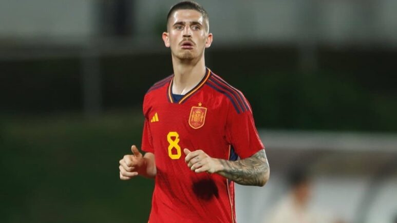 يتنافس توتنهام هوتسبير مع مانشستر يونايتد وأرسنال على ضمّ صن داونز.