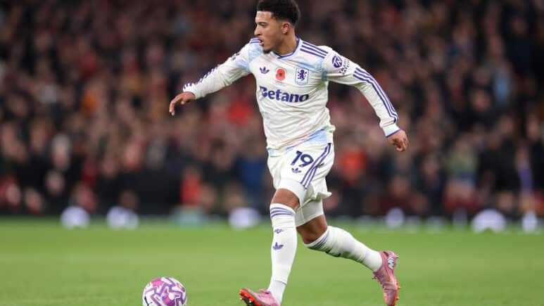 مستقبل أستون فيلا على المحك