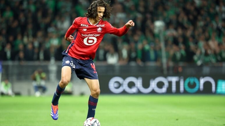 أفادت تقارير أن تشيلسي مهتم بالتعاقد مع أيوب بوادي، اللاعب الذي يسعى مانشستر يونايتد لضمه