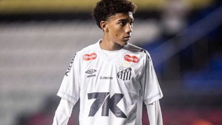 مانشستر يونايتد يُفكّر في التعاقد مع نجم سانتوس الواعد روبينيو جونيور