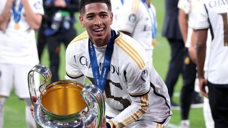 قد يحطم مانشستر يونايتد الرقم القياسي في سوق الانتقالات للتعاقد مع جود بيلينجهام