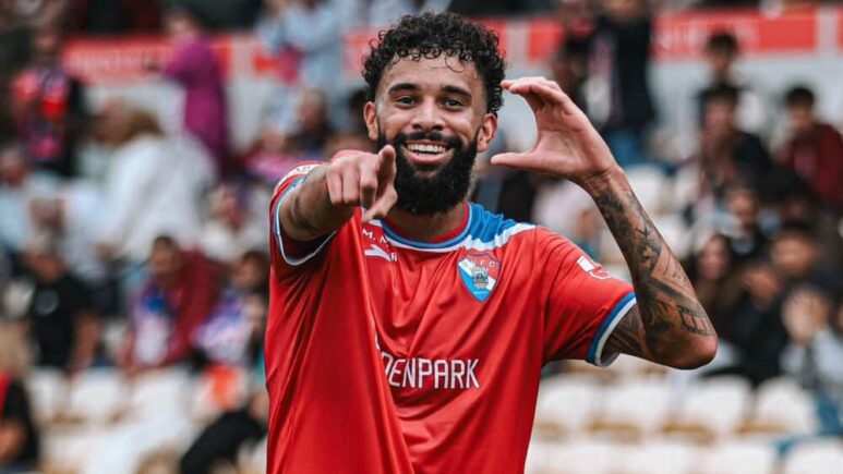 توصل نادي وست هام يونايتد إلى اتفاق رسمي لضم مهاجم جيل فيسنتي، بابلو