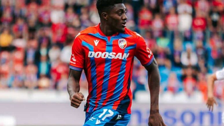 قدّم نادي وست هام يونايتد عرضًا رسميًا لضمّ مهاجم فيكتوريا بلزن، رافيو دوروثيمي