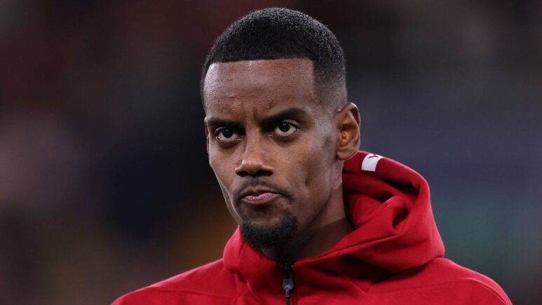 تراجعت القيمة السوقية لألكسندر إيساك بشكل حاد، وأعاقت الإصابات مساعي ليفربول لضمه