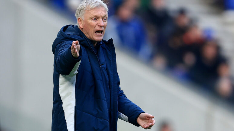 إيفرتون يتصدر سباق التعاقد مع مدافع جنوى