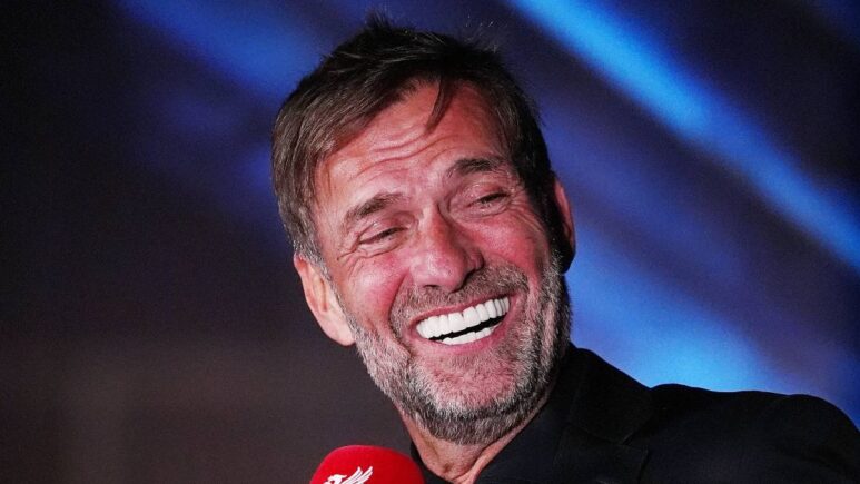 قد يُفاجئ ليفربول الجميع بإعادة التعاقد مع نجمه الذي باعه كلوب الصيف الماضي